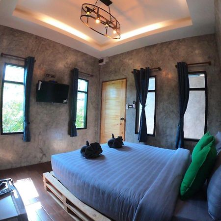 Ostello Samed Big Whale Rayong Esterno foto